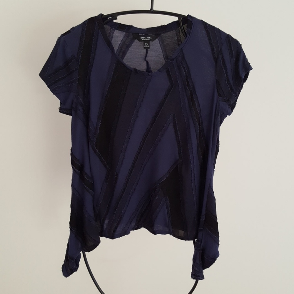Simply Vera * Mixed media shark bite hem shirt